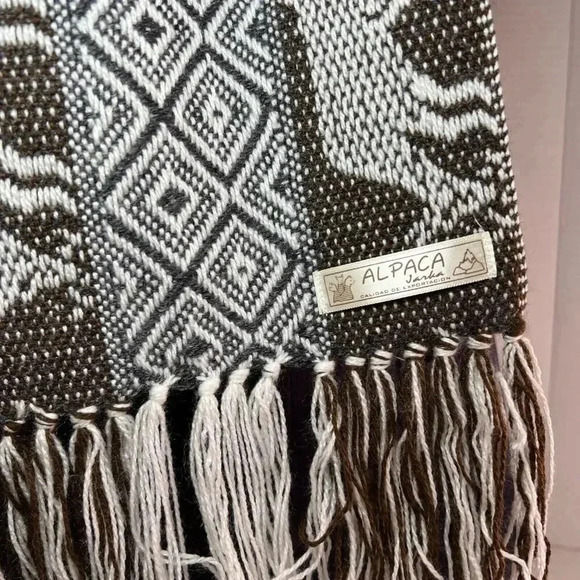 New handcrafted Alpaca Jarka Scarf brown/white unisex - Picture 2 of 10